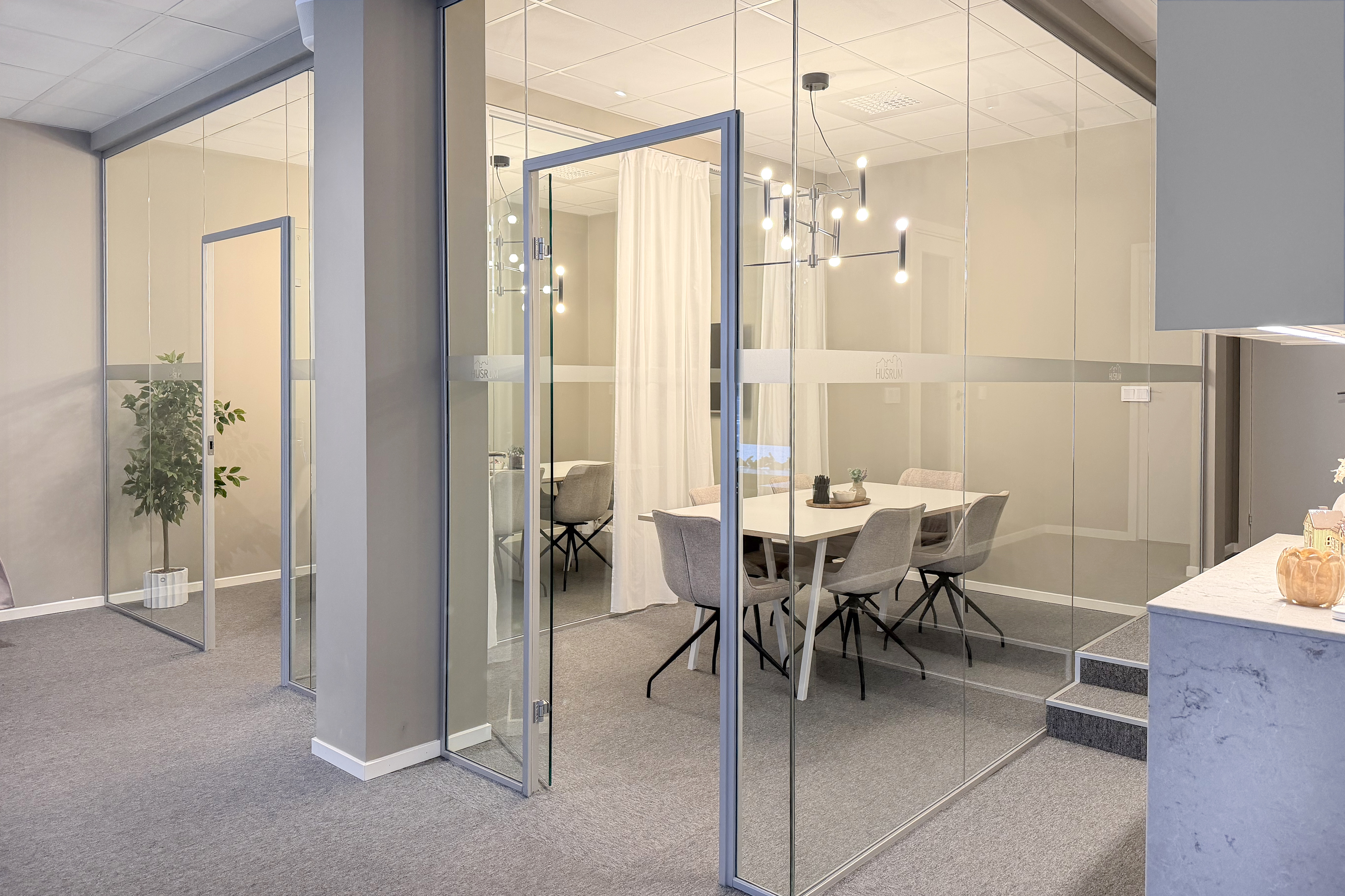 Husrum workspace Image