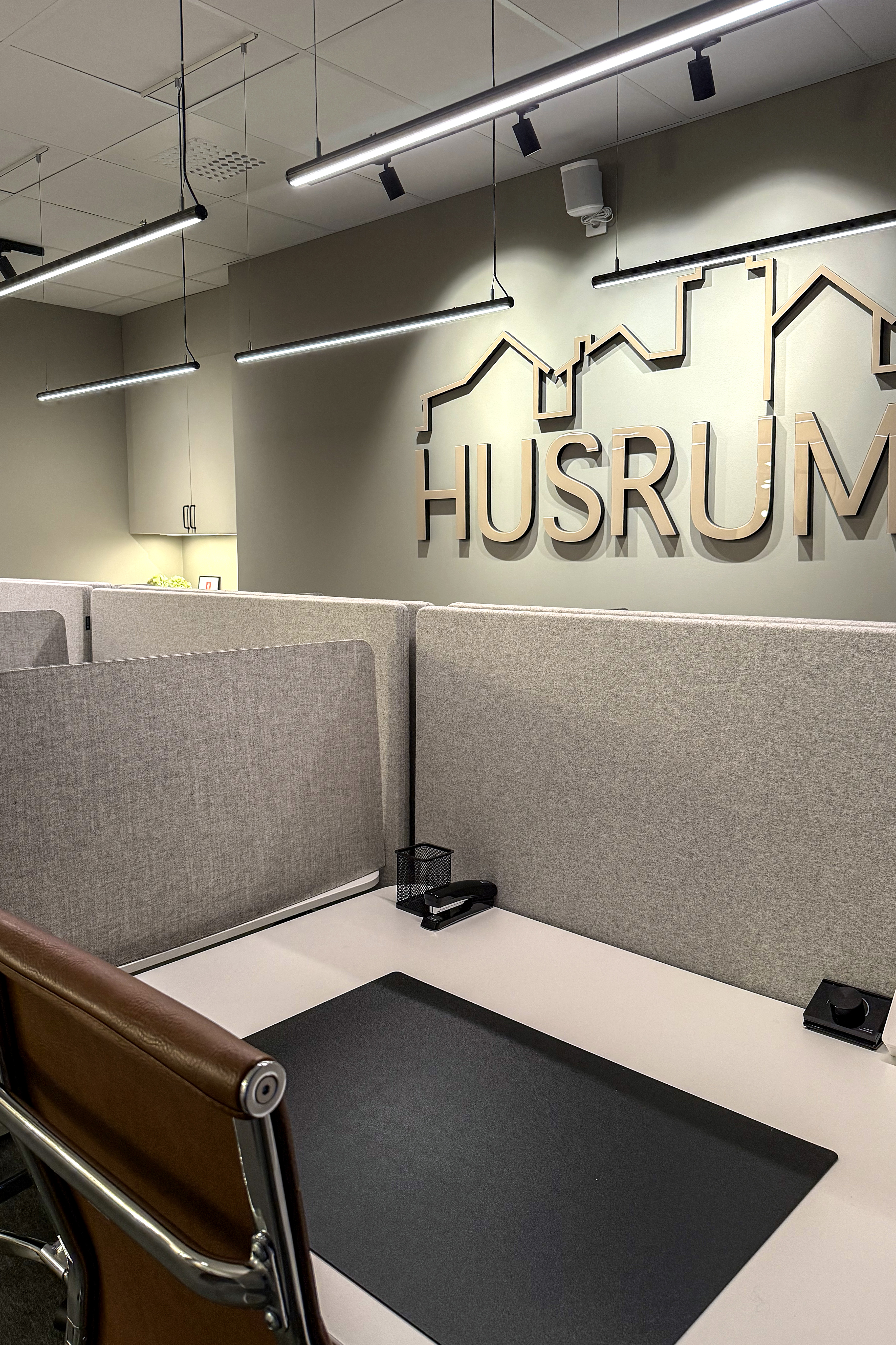 Husrum workspace Image